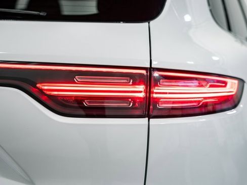 Used 2021 Porsche Cayenne Turbo image 7