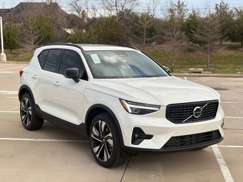New 2026 Volvo XC40 B5 Ultra w/ Protection Package Premier image 4