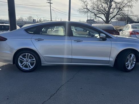 Used 2018 Ford Fusion SE w/ Fusion SE Technology Package image 9