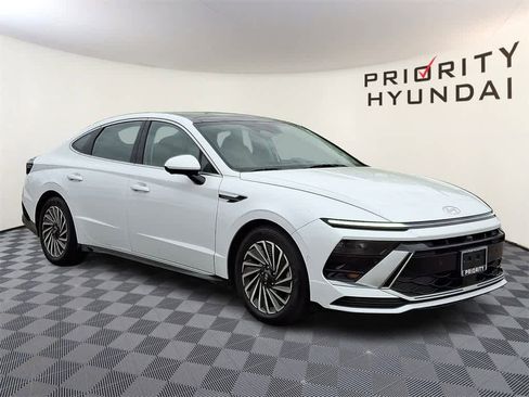 Used 2025 Hyundai Sonata Limited image 3