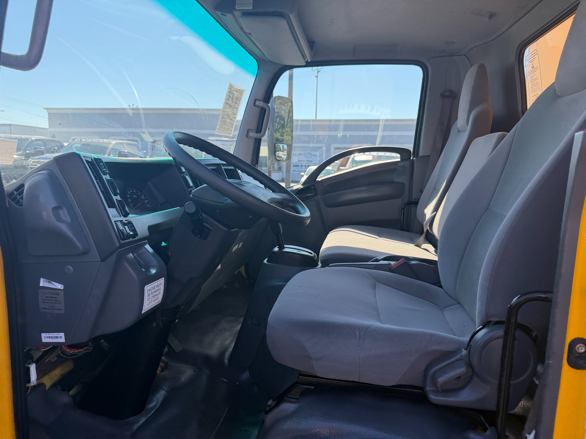 Used 2021 Isuzu NPR RWD image 3