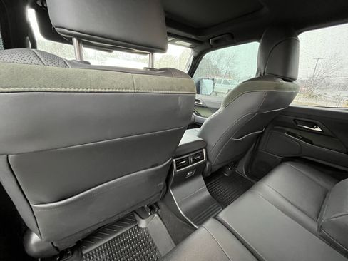 Used 2025 Lexus GX 550 w/ Accessory Package (32) image 28