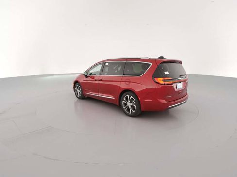 New 2026 Chrysler Pacifica Pinnacle image 8
