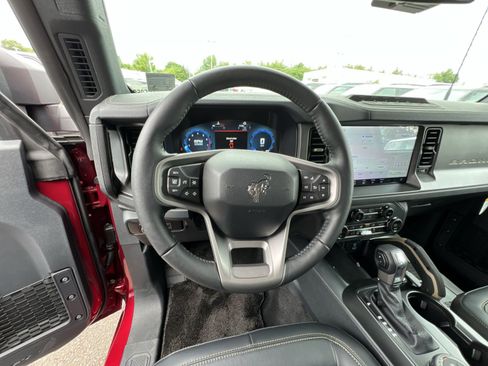 New 2025 Ford Bronco Badlands w/ Sasquatch Package AWD/4WD image 24