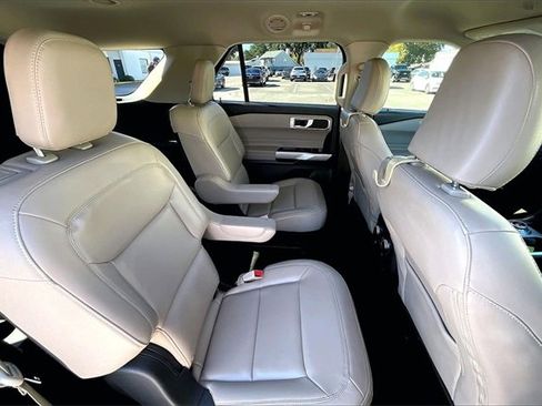 Used 2022 Ford Explorer XLT w/ Equipment Group 202A image 21