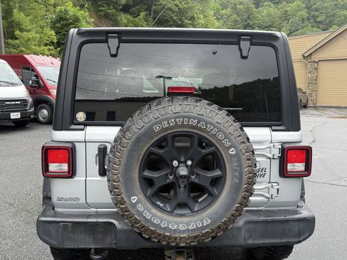 Used 2022 Jeep Wrangler Sport AWD/4WD image 6
