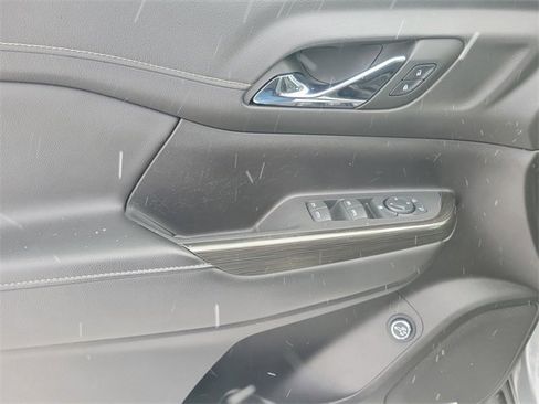 Certified 2023 GMC Acadia SLT image 23