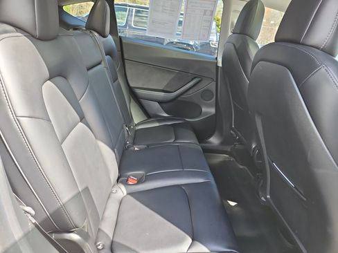Used 2021 Tesla Model Y Long Range AWD/4WD image 17