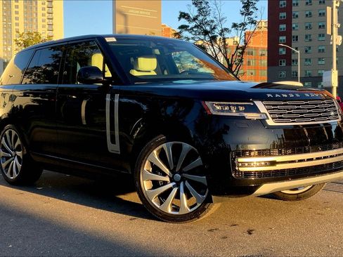 New 2025 Land Rover Range Rover Autobiography image 2