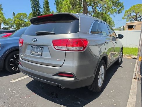 Used 2017 Kia Sorento FWD image 15