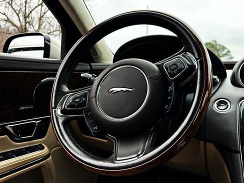 Used 2014 Jaguar XJ AWD image 18