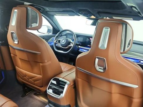 Used 2023 BMW i7 xDrive60 image 28