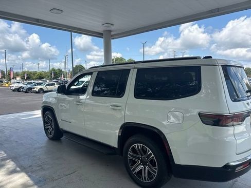 Used 2024 Jeep Wagoneer 4WD w/ Premium Group I image 5