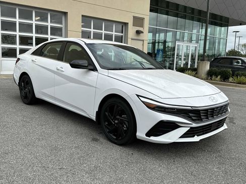 New 2026 Hyundai Elantra SEL Sport Premium FWD image 2