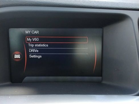 Used 2015 Volvo V60 T5 Platinum image 17