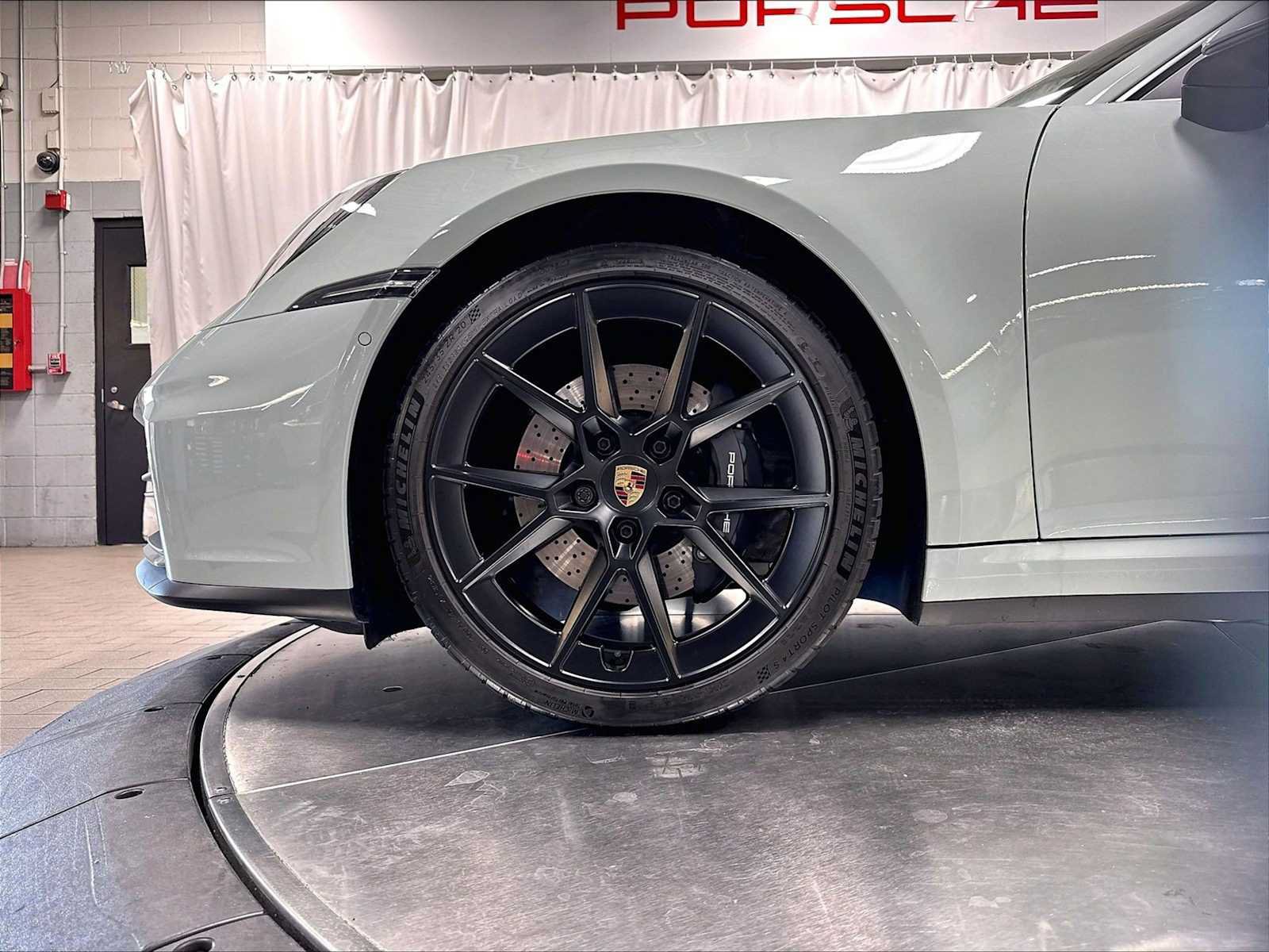 Used 2025 Porsche 911 Carrera RWD image 14