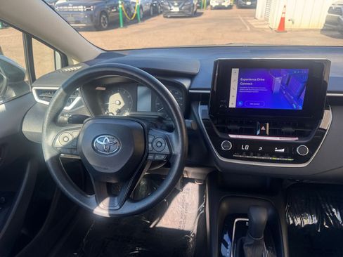Used 2025 Toyota Corolla LE image 33