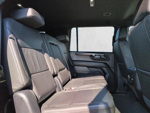 Used 2025 Chevrolet Suburban Z71 AWD/4WD image 20