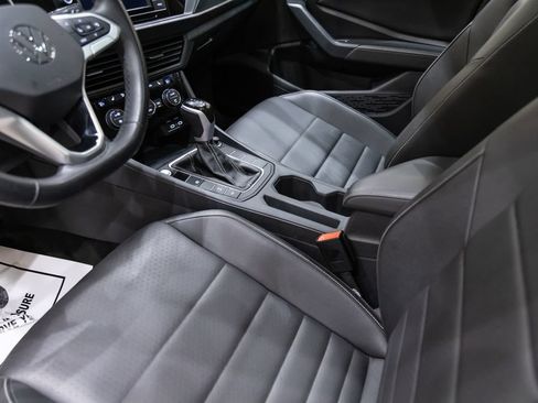 Used 2024 Volkswagen Jetta SE w/ Panoramic Sunroof Package FWD image 17