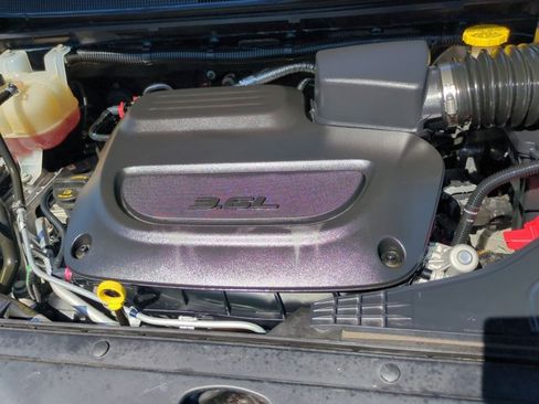 Used 2023 Chrysler Pacifica Touring-L w/ S Appearance Package image 22