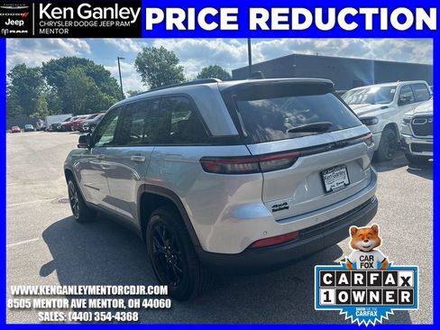 Used 2025 Jeep Grand Cherokee Altitude w/ Trailer Tow Package AWD/4WD image 7