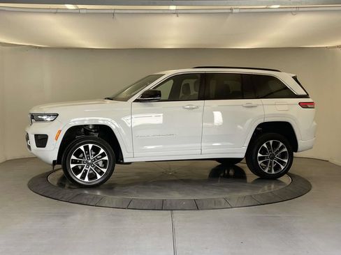 Used 2025 Jeep Grand Cherokee Overland AWD/4WD image 2