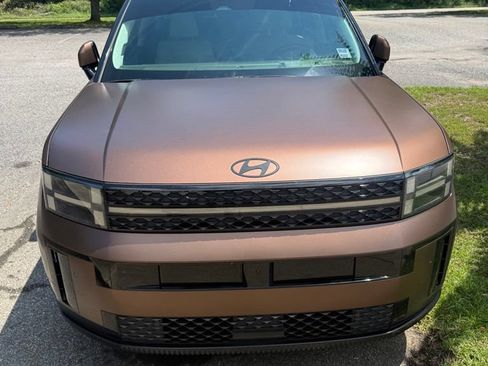 Used 2025 Hyundai Santa Fe Calligraphy AWD/4WD image 2