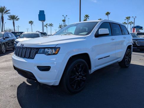 Used 2021 Jeep Grand Cherokee Laredo X image 9