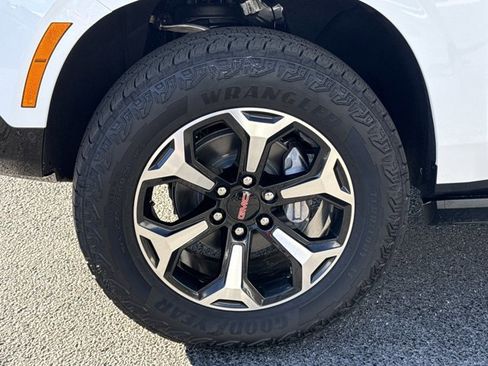 New 2026 GMC Yukon XL AT4 w/ AT4 Premium Package image 17