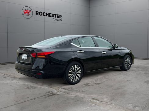 Used 2024 Nissan Altima 2.5 SV FWD image 5