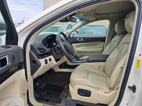 Used 2013 Lincoln MKT AWD image 12