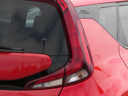 Used 2022 Kia Soul LX w/ Technology Package FWD image 4