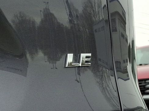 Used 2024 Toyota RAV4 LE image 32