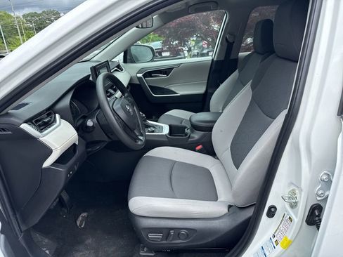 Used 2022 Toyota RAV4 XLE AWD/4WD image 5