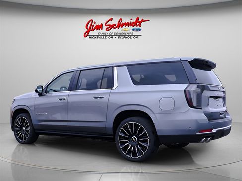 New 2026 Chevrolet Suburban High Country image 4