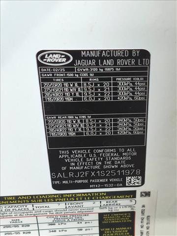 Used 2025 Land Rover Discovery S AWD/4WD image 26