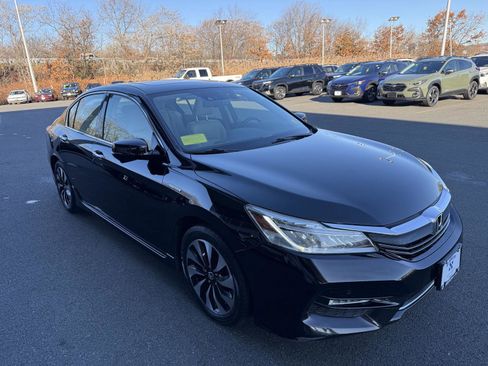 Used 2017 Honda Accord Touring image 7