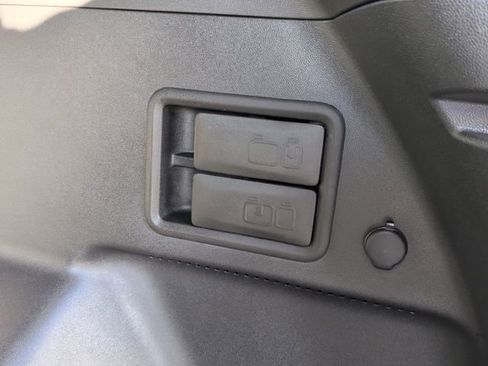 Used 2024 Chevrolet Equinox LT FWD image 15