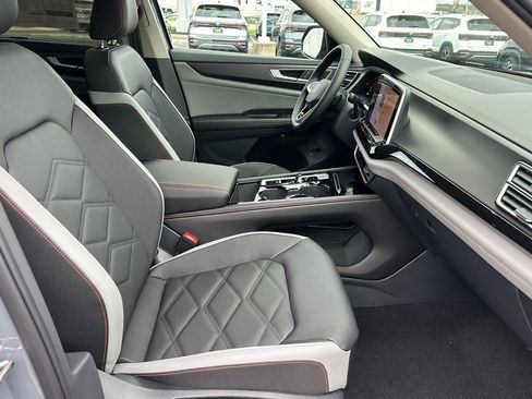 New 2026 Volkswagen Atlas Peak Edition AWD/4WD image 16