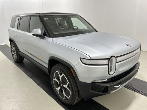 Used 2024 Rivian R1S Adventure AWD/4WD image 7