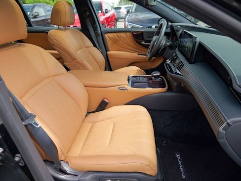 Used 2024 Lexus LS 500 AWD w/ Interior Upgrade Package image 36