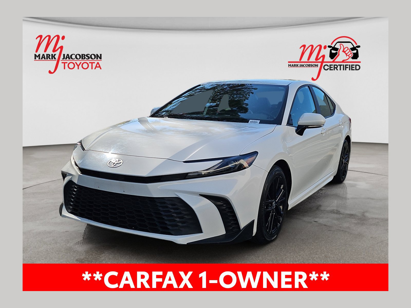 Used 2025 Toyota Camry SE FWD image 1
