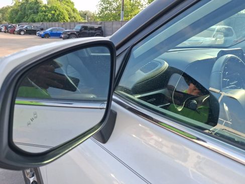 Used 2020 Toyota Highlander XLE image 14