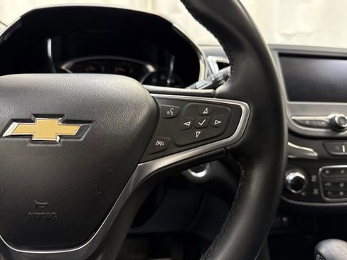 Used 2023 Chevrolet Equinox LT image 18