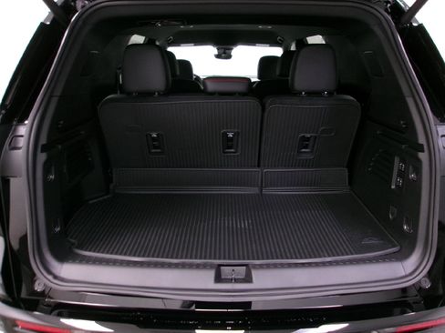 New 2026 Chevrolet Traverse RS w/ LPO, Floor Liner Package image 11