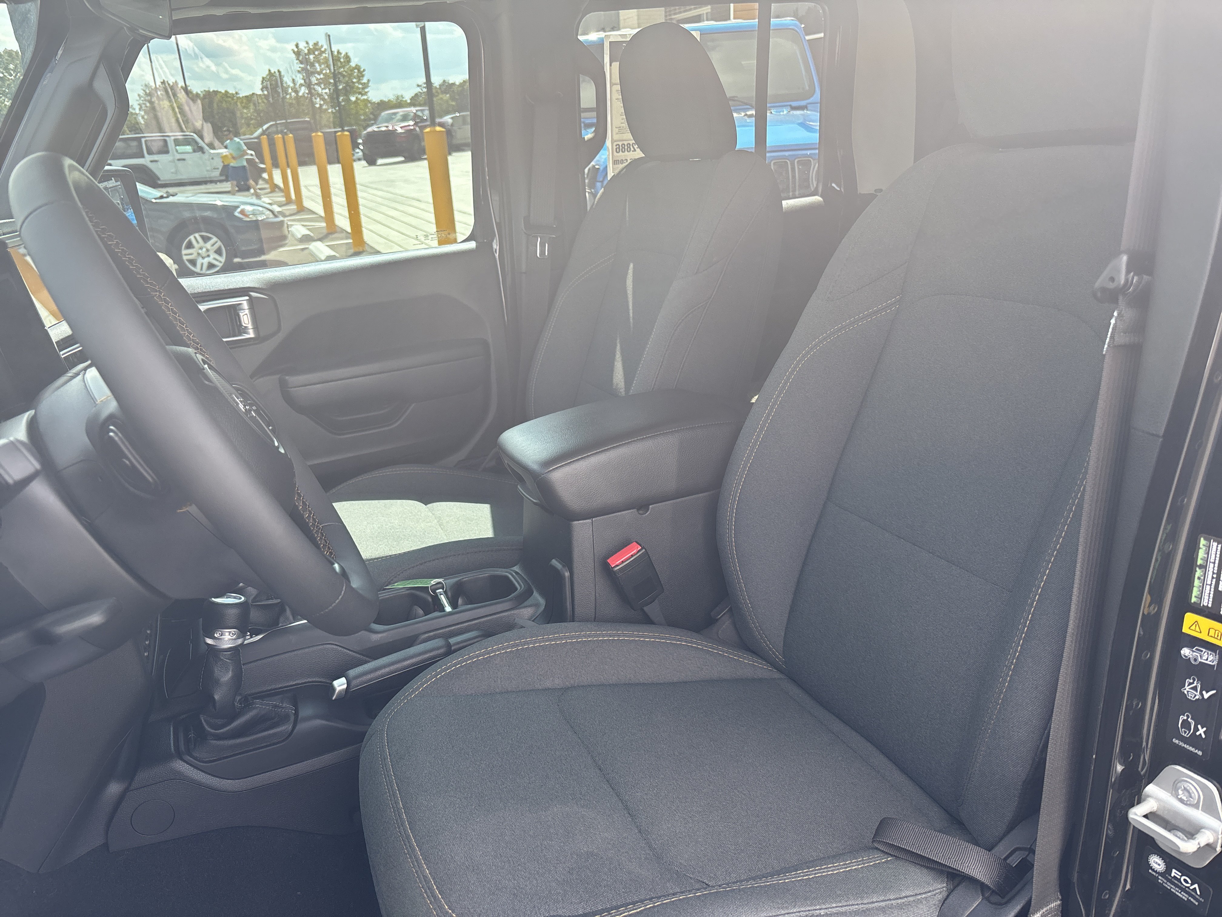 Used 2024 Jeep Gladiator Sport AWD/4WD image 12