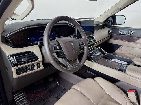 Used 2022 Lincoln Navigator Reserve AWD/4WD image 9