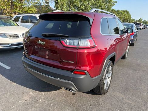 Used 2019 Jeep Cherokee Limited w/ Luxury Group AWD/4WD image 5