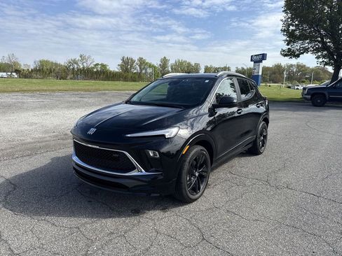 Used 2024 Buick Encore GX Sport Touring w/ Comfort Package FWD image 4