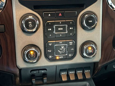 Used 2014 Ford F350 Lariat w/ Chrome Package image 25